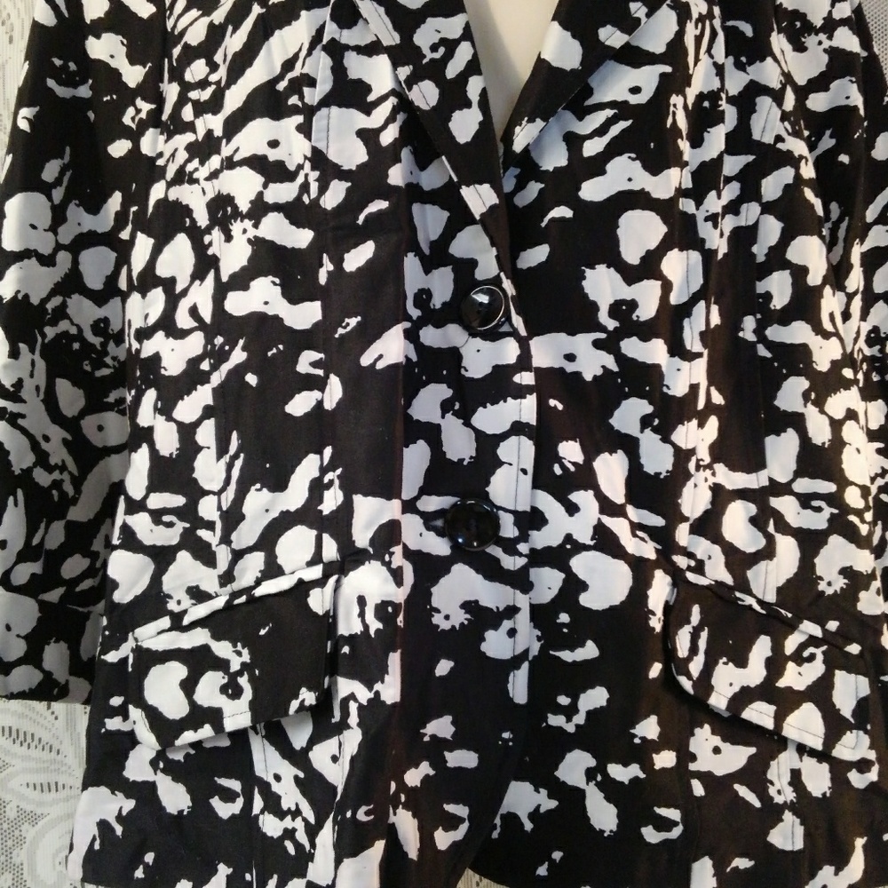Notations Crop Blazer Jacket - Picture 6 of 6